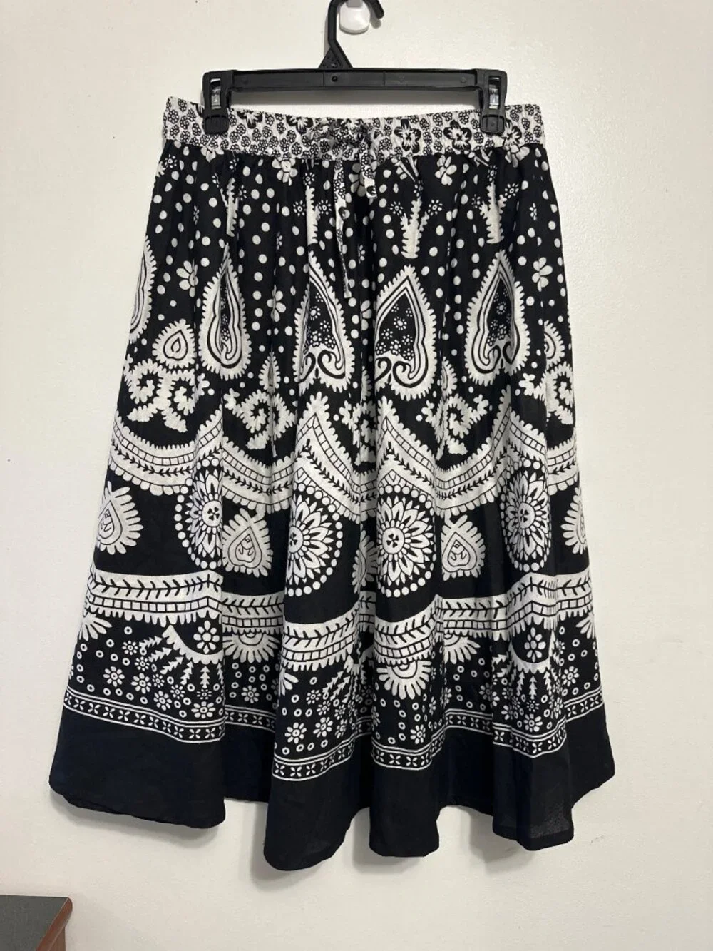 Black & White Floral Boho Midi Skirt With Elastic Waist By Collections Etc Cotto